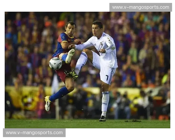 橙色风暴遇桑巴荣耀：南非世界杯荷兰vs巴西，一场载入史册的巅峰对决